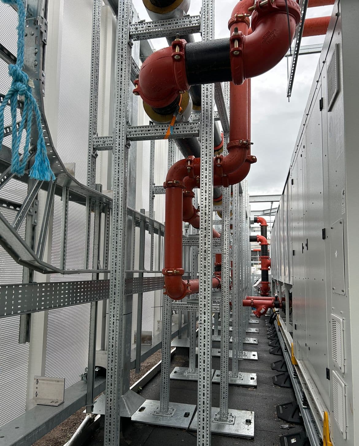 Sikla siFramo rooftop modular steel solutions supporting large HVAC red piping