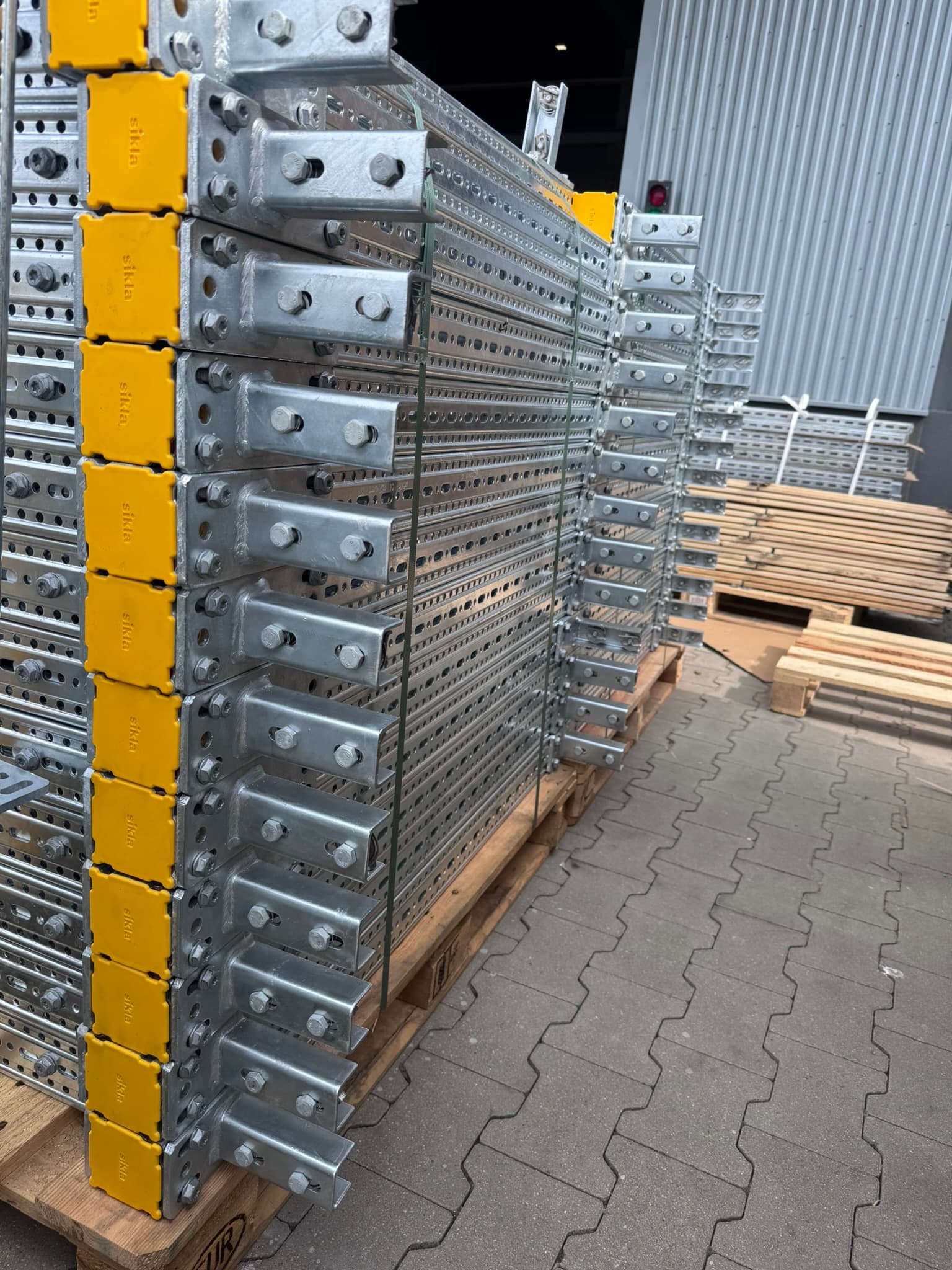 prefabricated modular construction made usinf the siFframo system